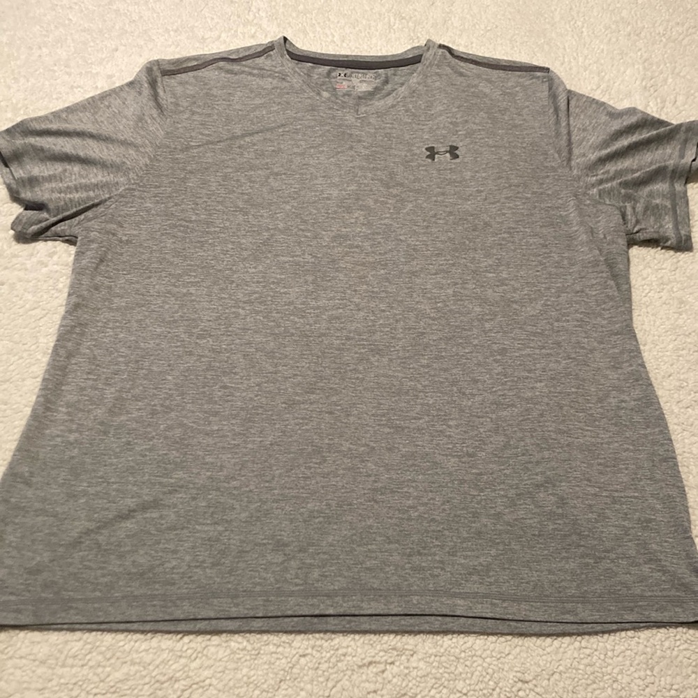 Under Armour gray marl V-neck short sleeve shirt with dark gray logo Size XXL